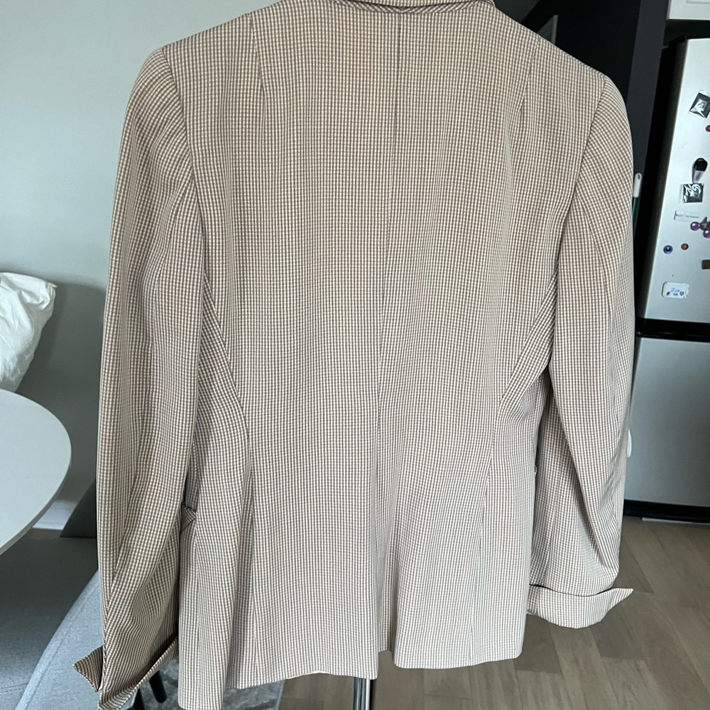 Hart Schaffner Marx Cream Blazer with Notched Lapels - Picture 6 of 6